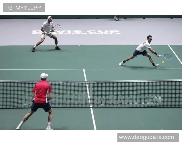 南京网球队的战术控制体系与网球比赛策略的深度解析 南京网球队的战术控制体系与网球比赛策略的深度解析