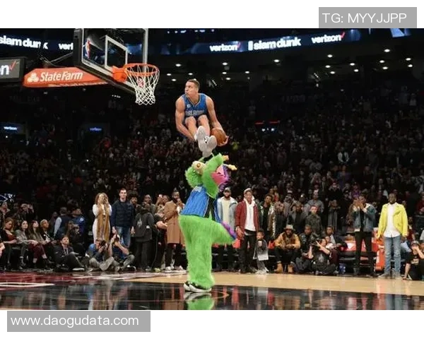 深圳篮球队的转型之路:从传统到现代的全面革新探索 深圳篮球队的转型之路:从传统到现代的全面革新探索